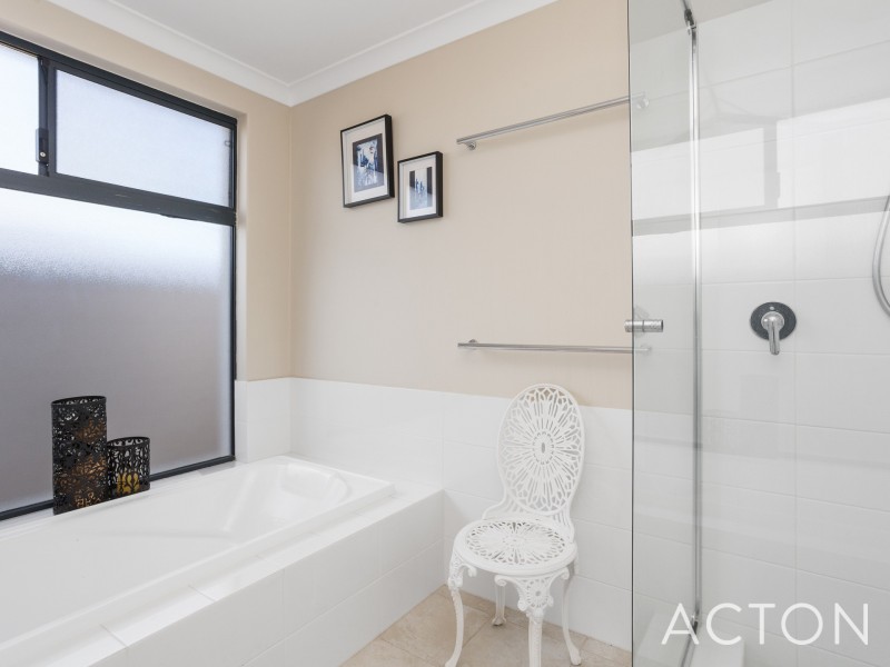 8 Seaview Place, Wannanup WA 6210