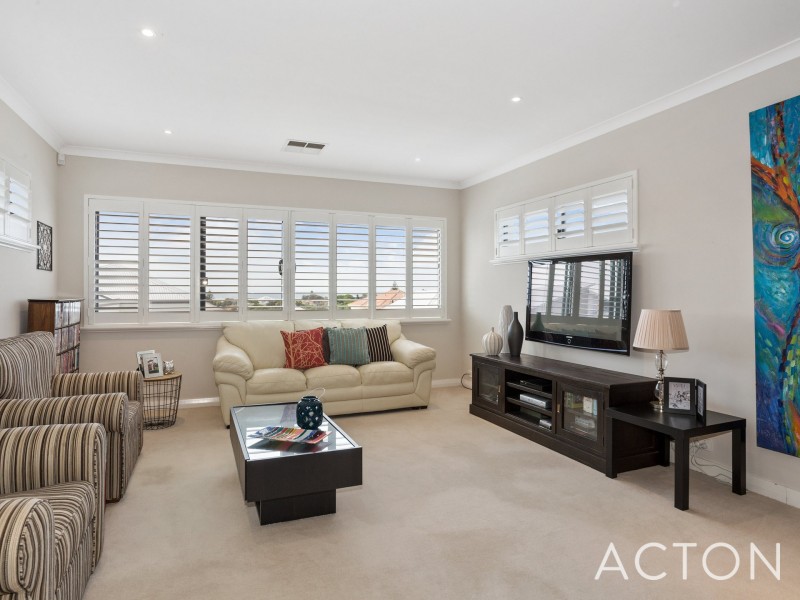 8 Seaview Place, Wannanup WA 6210