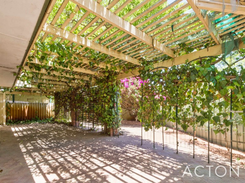 5B Ellerby Street, Glendalough WA 6016