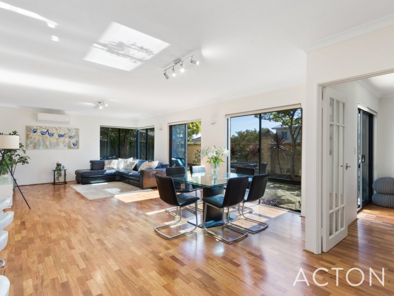 8 Greenberry Close, Mount Claremont WA 6010