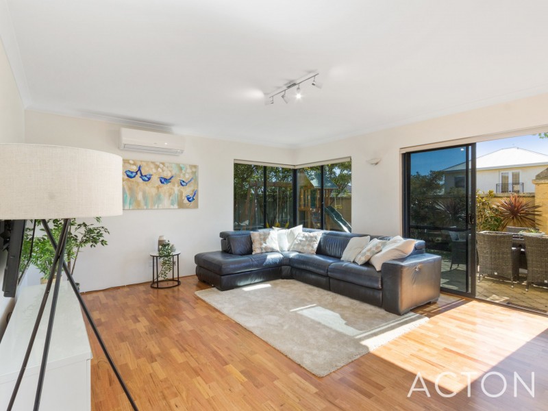 8 Greenberry Close, Mount Claremont WA 6010