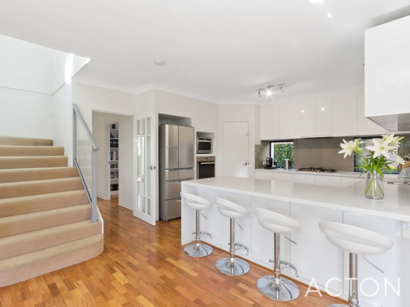 8 Greenberry Close, Mount Claremont WA 6010