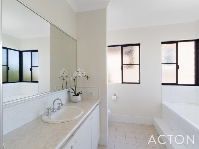 8 Greenberry Close, Mount Claremont WA 6010