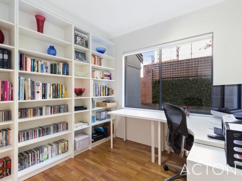 8 Greenberry Close, Mount Claremont WA 6010