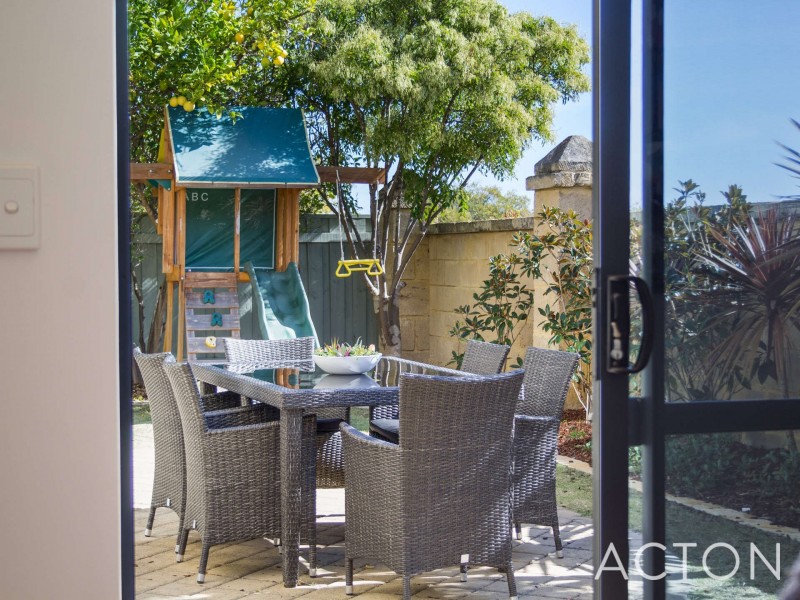 8 Greenberry Close, Mount Claremont WA 6010