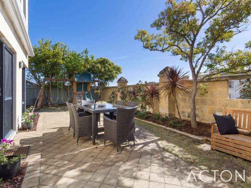 8 Greenberry Close, Mount Claremont WA 6010