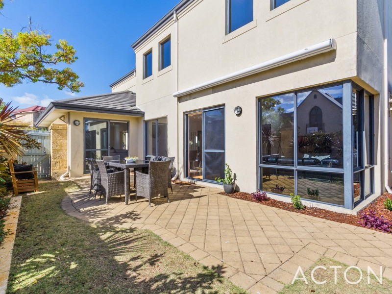 8 Greenberry Close, Mount Claremont WA 6010