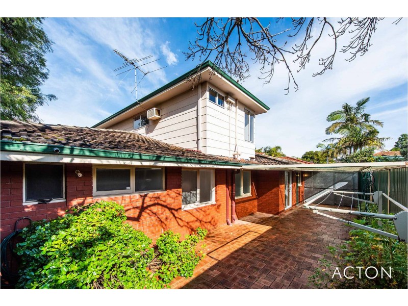 2/16 Unwin Crescent, Salter Point WA 6152