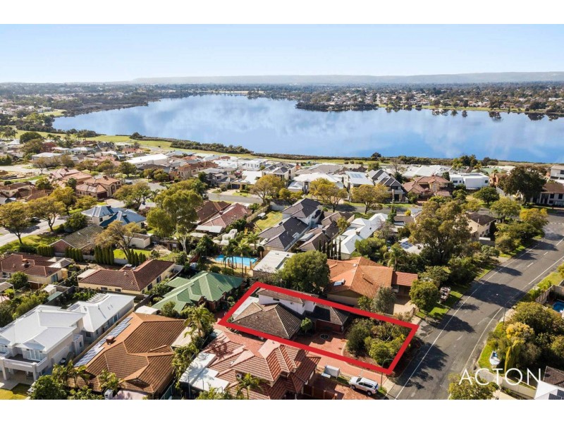 2/16 Unwin Crescent, Salter Point WA 6152