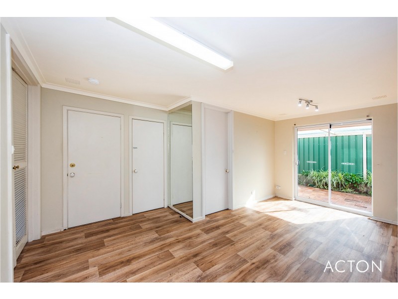 2/16 Unwin Crescent, Salter Point WA 6152