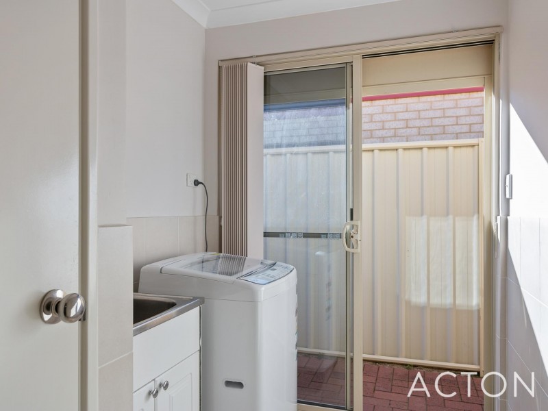 4/28 Riverina Parade, Munster WA 6166