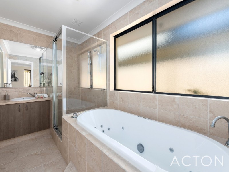 6 Veneto Way, Stirling WA 6021