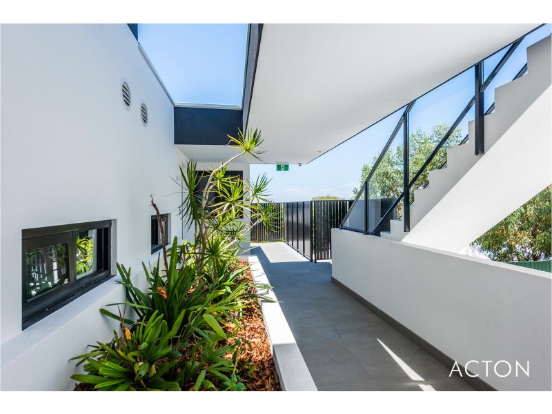 1/1 Smith Street, Karrinyup WA 6018
