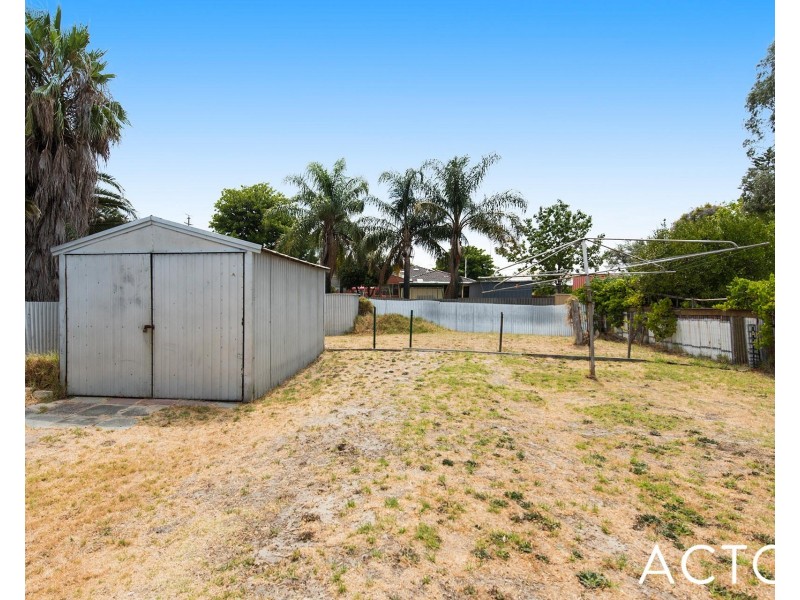15 Toledo Close, Cannington WA 6107