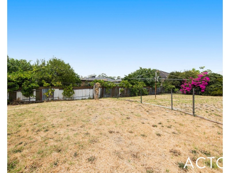 15 Toledo Close, Cannington WA 6107