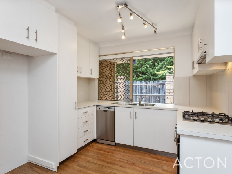 1/15 Moore Gardens, Kardinya WA 6163