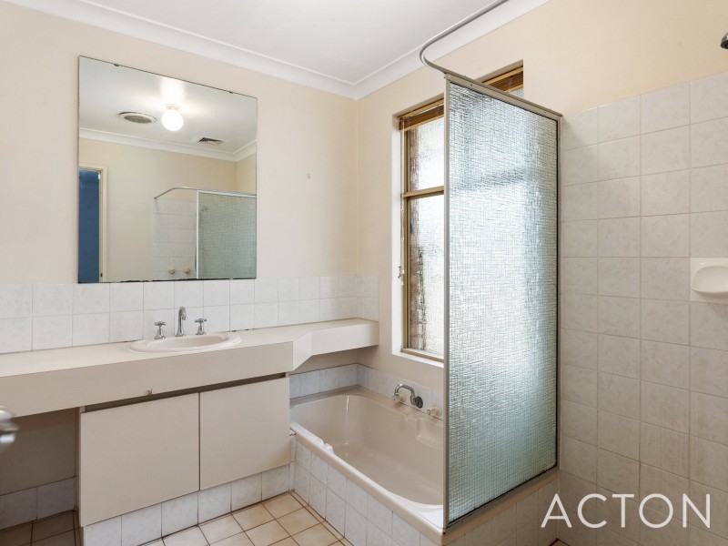 1/15 Moore Gardens, Kardinya WA 6163