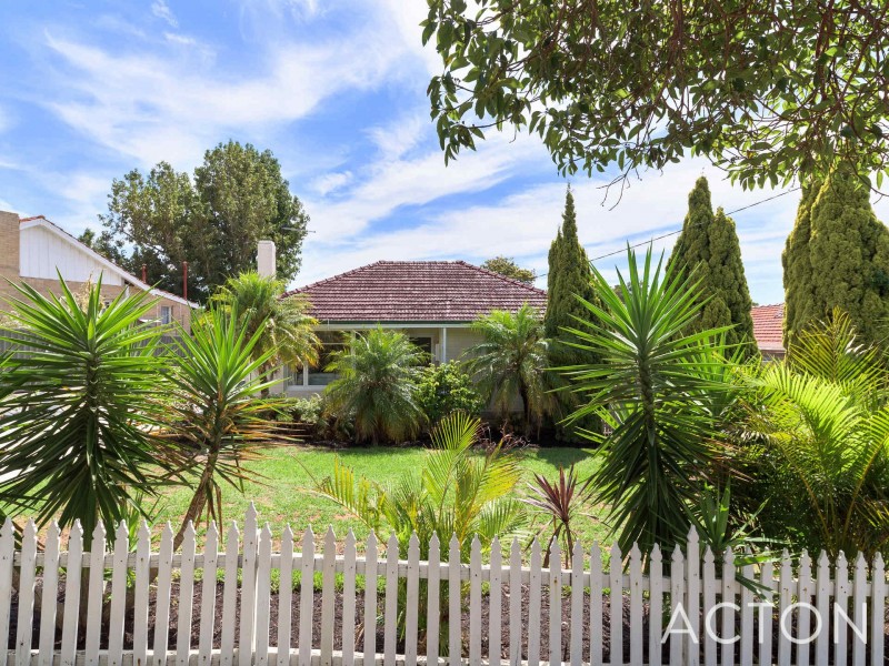 18 Holmes Place, Hilton WA 6163