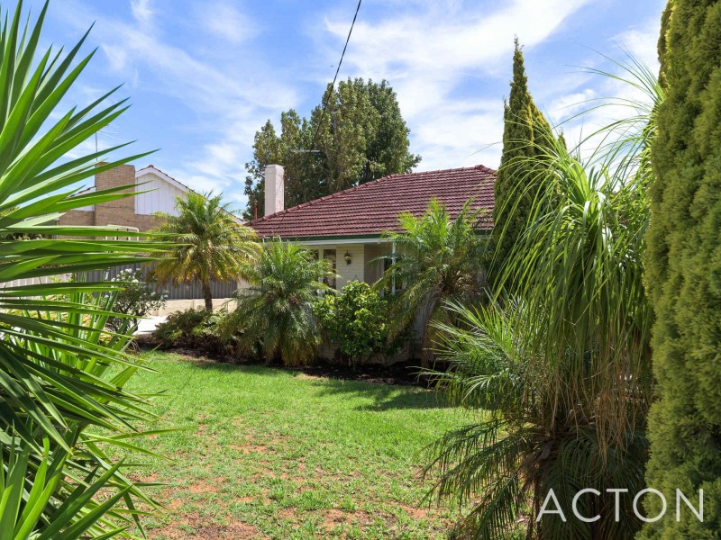 18 Holmes Place, Hilton WA 6163