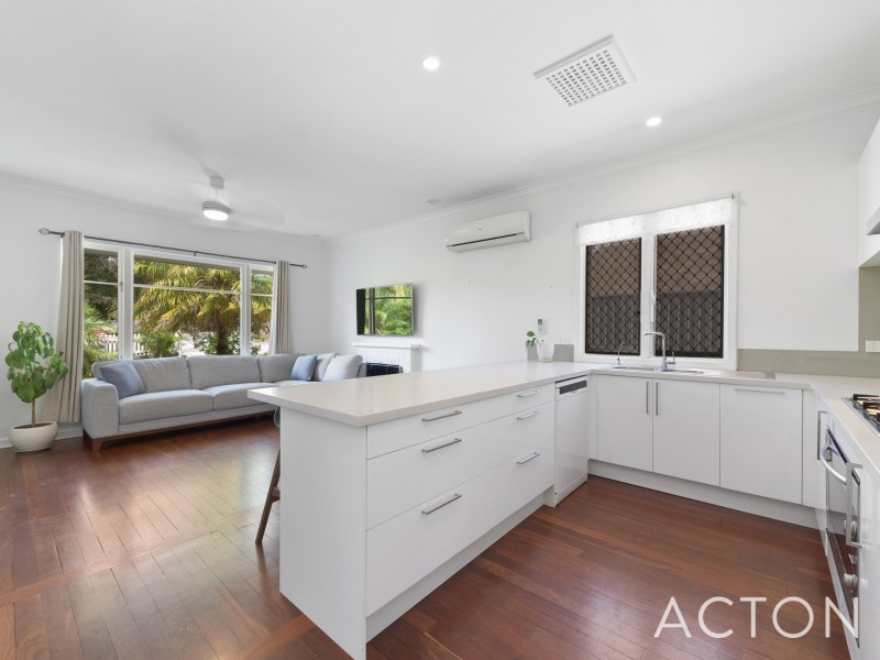 18 Holmes Place, Hilton WA 6163