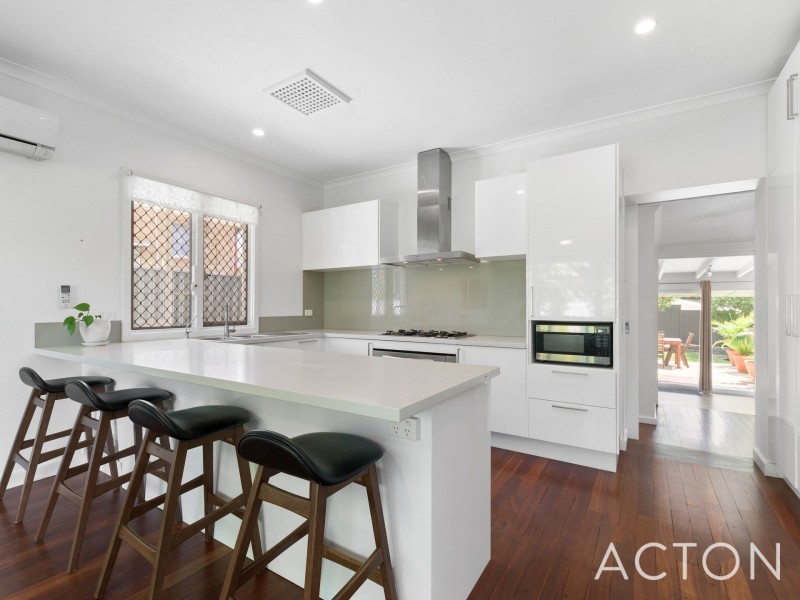 18 Holmes Place, Hilton WA 6163