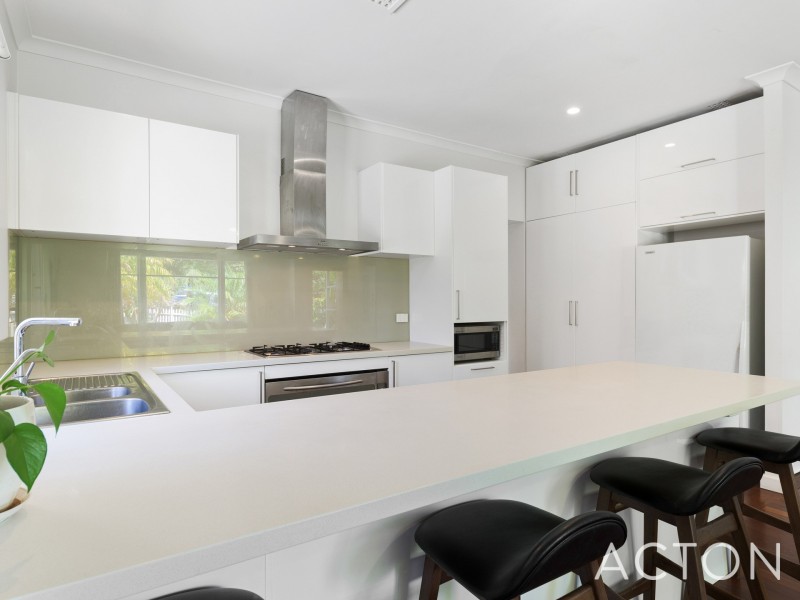 18 Holmes Place, Hilton WA 6163