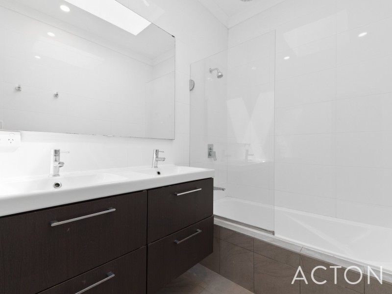 18 Holmes Place, Hilton WA 6163