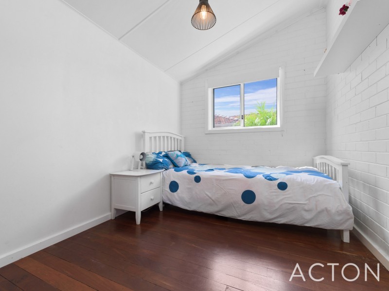 18 Holmes Place, Hilton WA 6163