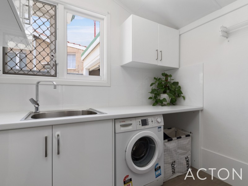 18 Holmes Place, Hilton WA 6163