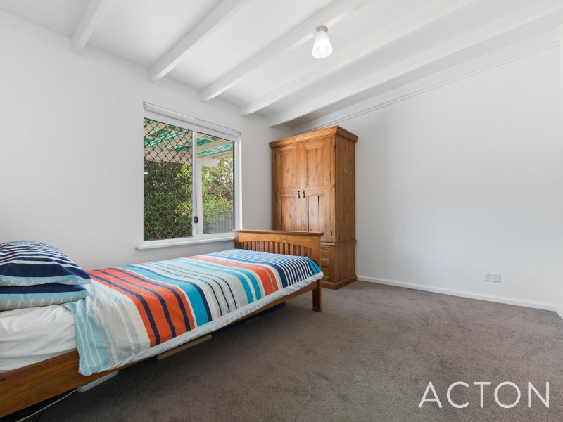 18 Holmes Place, Hilton WA 6163