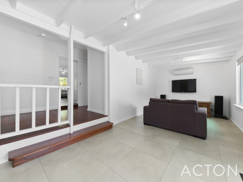 18 Holmes Place, Hilton WA 6163