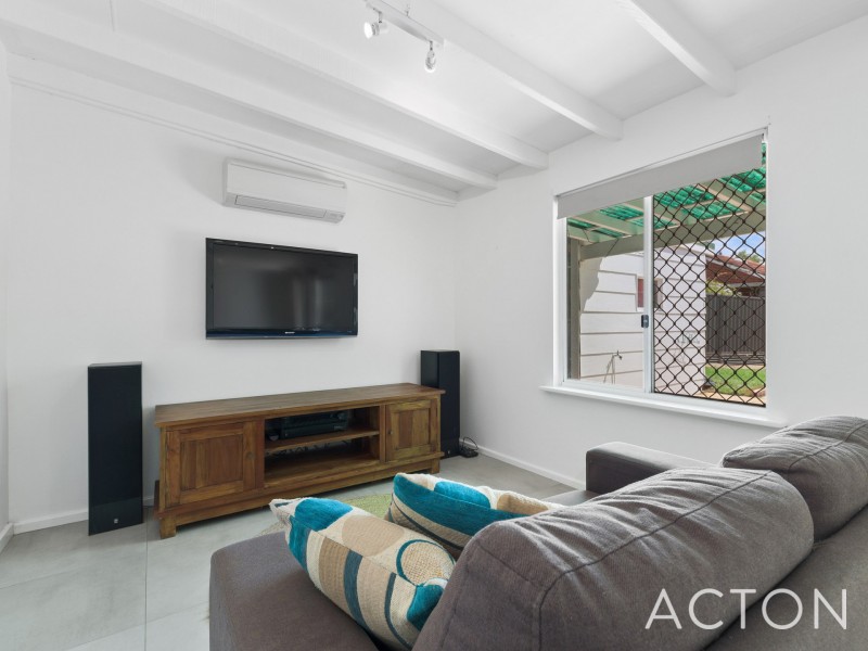 18 Holmes Place, Hilton WA 6163