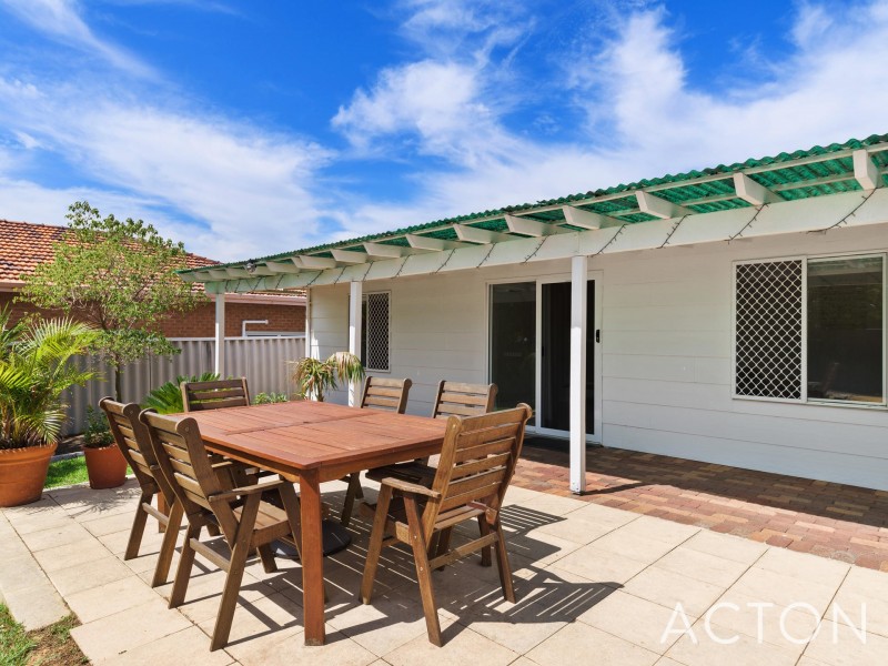 18 Holmes Place, Hilton WA 6163