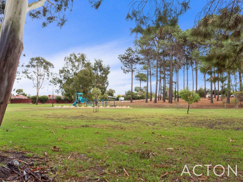 1/15 Moore Gardens, Kardinya WA 6163