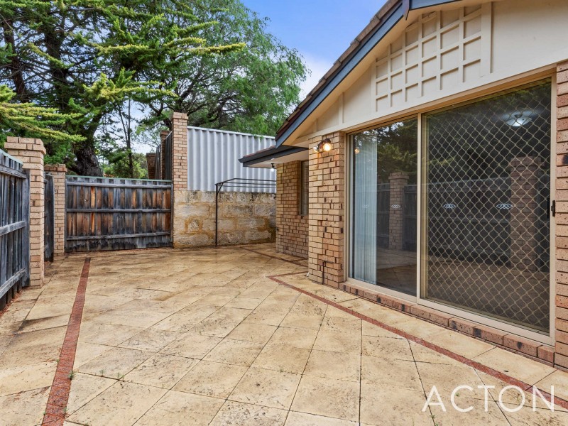 1/15 Moore Gardens, Kardinya WA 6163