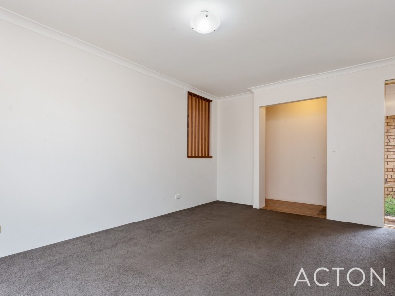1/15 Moore Gardens, Kardinya WA 6163