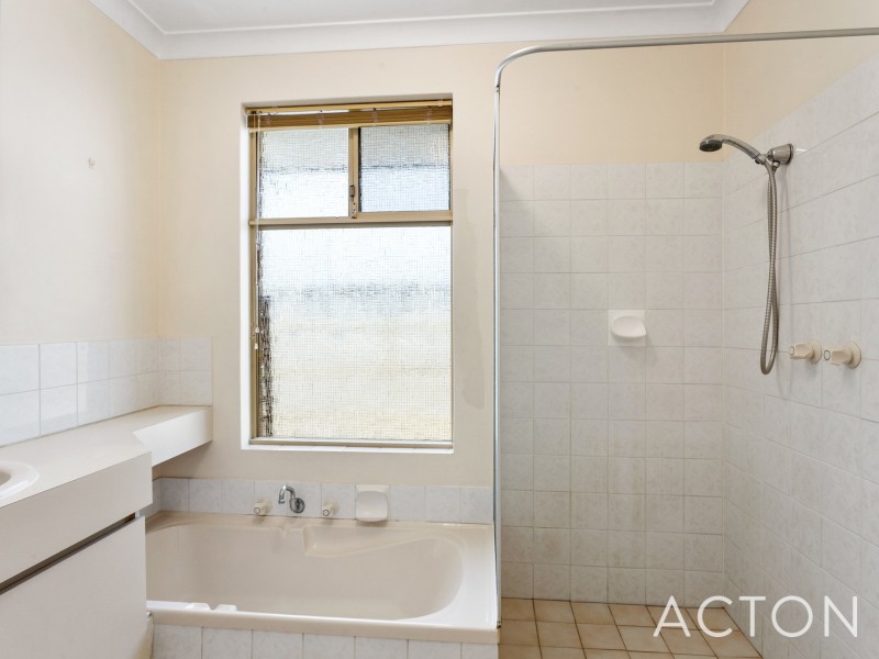 1/15 Moore Gardens, Kardinya WA 6163