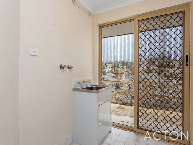 1/15 Moore Gardens, Kardinya WA 6163
