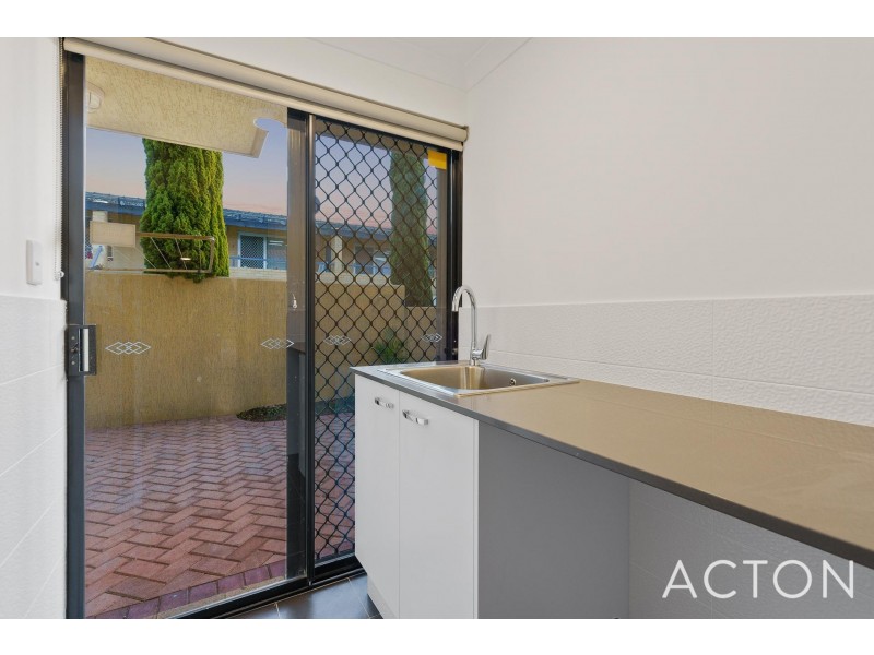 2/33 King George Street, Victoria Park WA 6100