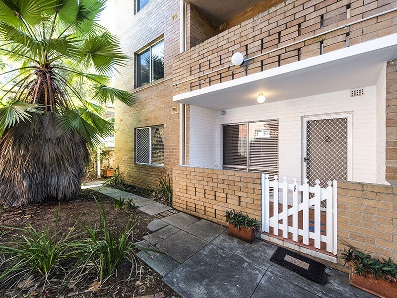 1/136A Broadway, Crawley WA 6009