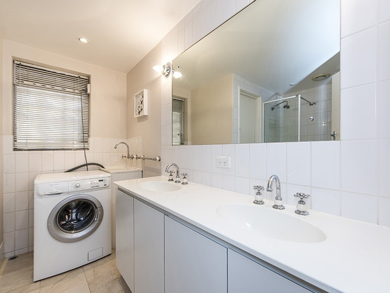 1/136A Broadway, Crawley WA 6009