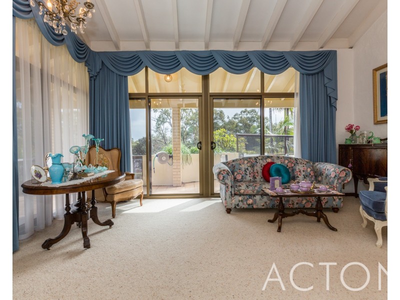 19 Riverton Drive West, Rossmoyne WA 6148