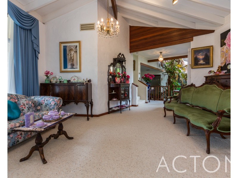 19 Riverton Drive West, Rossmoyne WA 6148