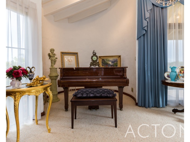 19 Riverton Drive West, Rossmoyne WA 6148