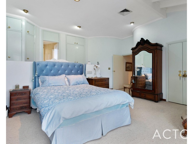 19 Riverton Drive West, Rossmoyne WA 6148