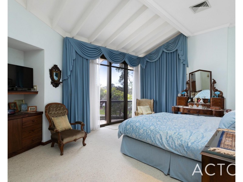 19 Riverton Drive West, Rossmoyne WA 6148