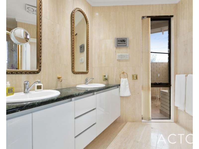 19 Riverton Drive West, Rossmoyne WA 6148