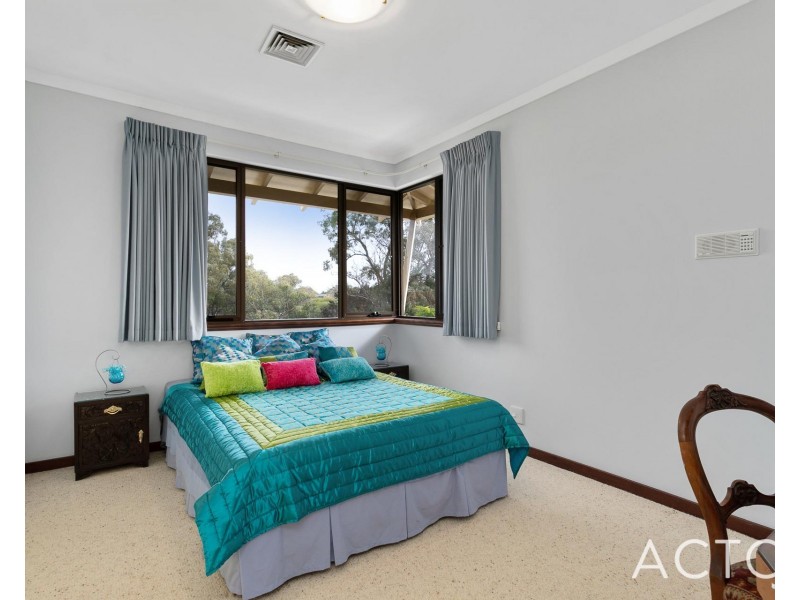 19 Riverton Drive West, Rossmoyne WA 6148