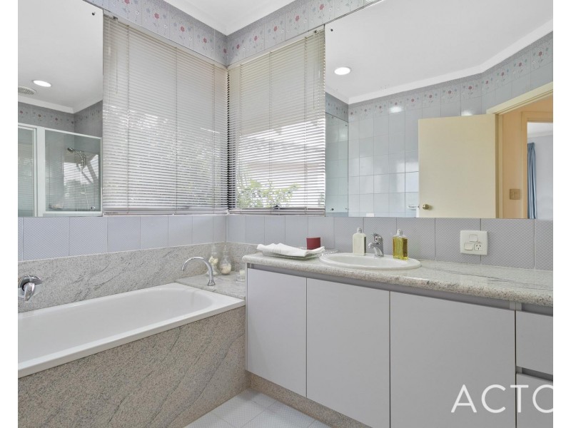 19 Riverton Drive West, Rossmoyne WA 6148