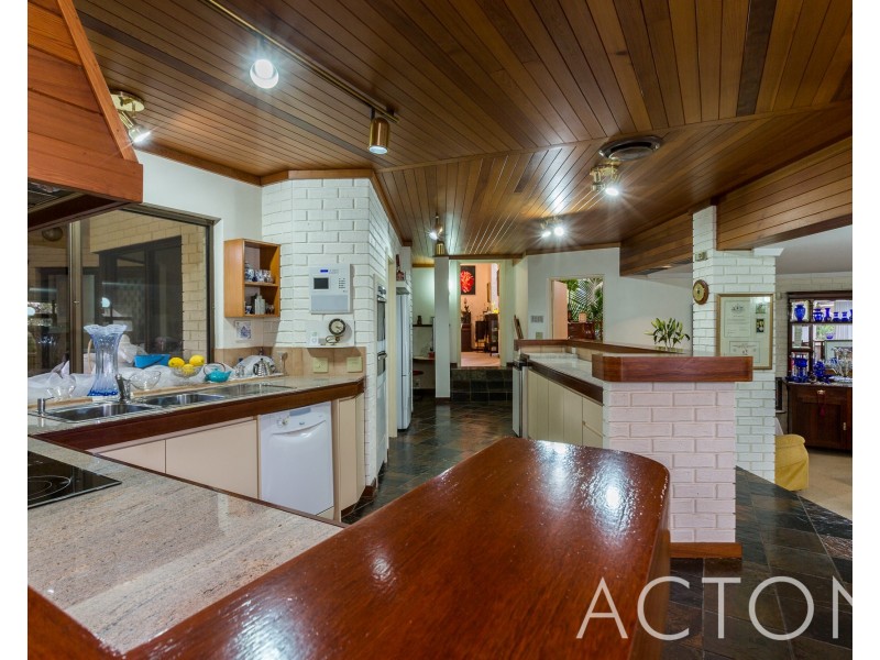 19 Riverton Drive West, Rossmoyne WA 6148